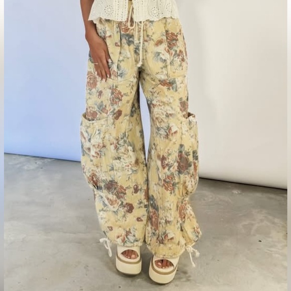 DAVI & DANI Floral Wide-Leg Cargo Pants — Pink & Yellow - Picture 6 of 8